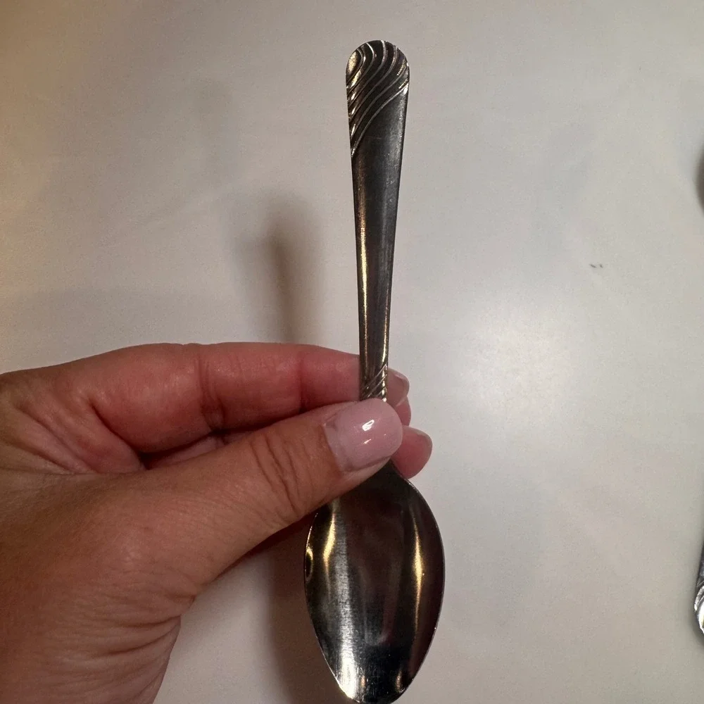 Mainstays Swirl Stainless Flatware Silverware Set‎ Service for 8 Silverware 40pc